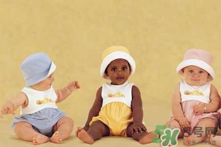 寶寶能穿雪地靴嗎？寶寶多大可以穿雪地靴？