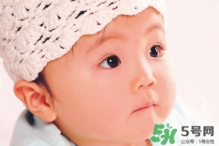 寶寶能穿羽絨服嗎？寶寶多大可以穿羽絨服？