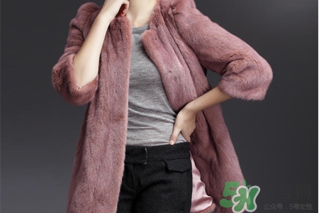 下雪天可以穿貂皮嗎？下雪天穿貂皮暖和嗎？