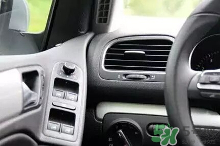 冬天早上車玻璃上的冰霜怎么弄？冬天早上車玻璃上的霧怎么弄？