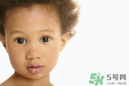 冬天寶寶手腳冰涼是怎么回事？冬天寶寶手腳冰涼怎么辦？