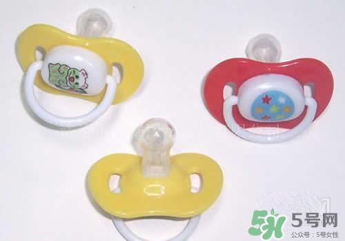 安撫奶嘴乳膠好還是硅膠好？怎么挑選安撫奶嘴？