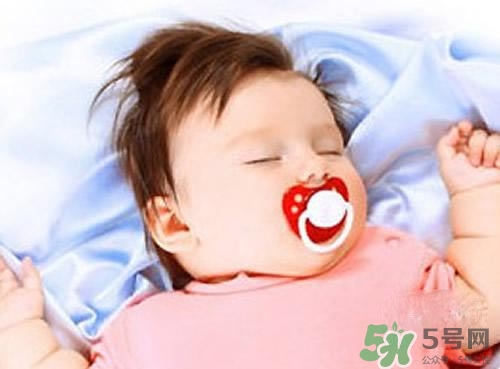 安撫奶嘴乳膠好還是硅膠好？怎么挑選安撫奶嘴？