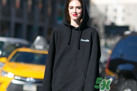 冬天衛(wèi)衣外面穿什么？衛(wèi)衣外面穿什么外套好看？