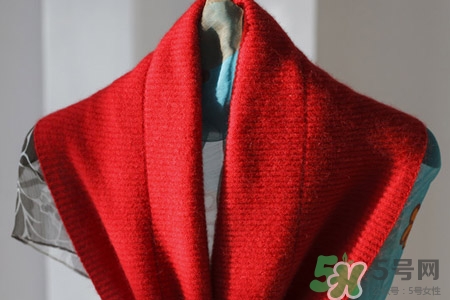 羊絨圍巾怎么清洗？羊絨圍巾的洗滌方法