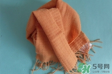 羊絨圍巾掉毛正常嗎？羊絨圍巾掉毛是什么原因？