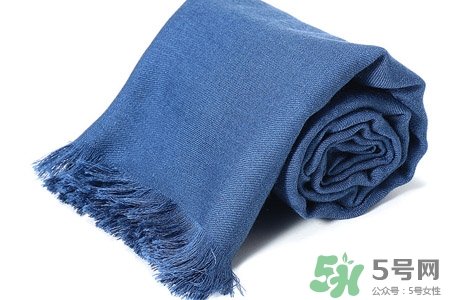 怎樣辨別巴寶莉山羊絨圍巾真假？巴寶莉圍巾真假辨別