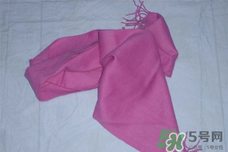 羊絨圍巾怎么圍好看？冬天羊絨圍巾的各種圍法