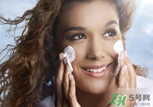 綿羊油可以搽臉嗎？綿羊油可不可以搽臉？