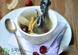 經(jīng)期可以喝烏雞湯嗎？經(jīng)期喝烏雞湯有什么好處？