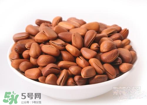 松子和核桃哪個營養(yǎng)價值更高？松子和核桃哪個更容易發(fā)胖？