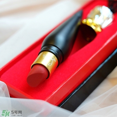 cl黑管口紅和金管有什么區(qū)別？cl黑管和cl金管哪個好？