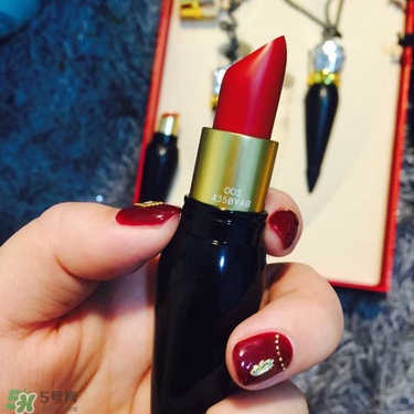 cl黑管口紅和金管有什么區(qū)別？cl黑管和cl金管哪個好？