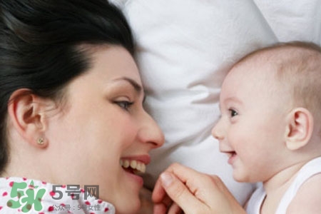 喂母乳乳房會(huì)下垂嗎？喂母乳會(huì)導(dǎo)致胸部下垂嗎？