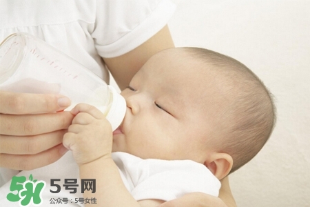 產(chǎn)后胸部下垂什么原因？產(chǎn)后胸部下垂怎么辦？