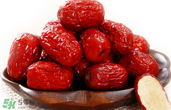 灰棗和紅棗哪種營(yíng)養(yǎng)高？灰棗和紅棗哪個(gè)補(bǔ)血呢？