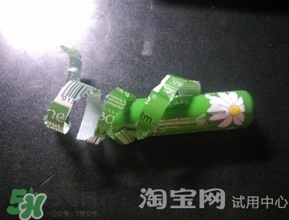 小甘菊唇膏小孩能用嗎？herbacin賀本清小甘菊唇膏小孩可以用嗎？