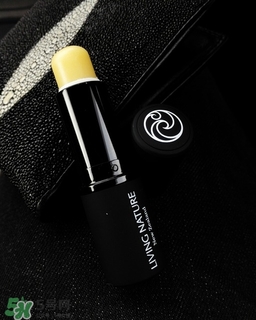 living nature口紅和km口紅哪個好？ living nature口紅試色