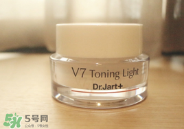 素顏霜會(huì)悶痘嗎？用素顏霜會(huì)長(zhǎng)痘嗎？