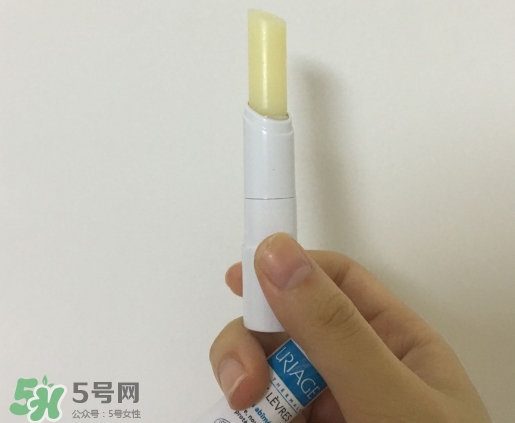 依泉和dhc唇膏哪個(gè)好？依泉唇膏和dhc唇膏哪個(gè)好？