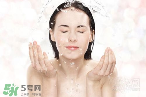 封閉性粉刺用什么洗臉？封閉性粉刺怎么洗臉？