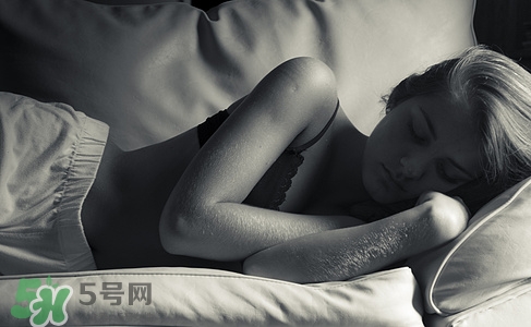 晚上開燈睡覺好嗎?晚上開燈睡覺的危害 晚上開燈睡覺好嗎?晚上開燈睡覺的危害