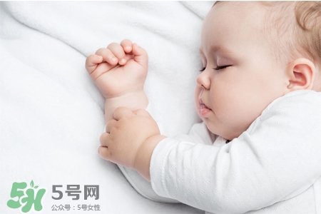 寶寶發(fā)燒怎么散熱？孩子發(fā)燒要散熱切忌捂