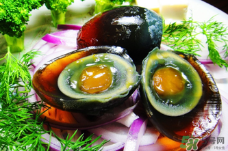 皮蛋有黑點能吃嗎？皮蛋有毒嗎？