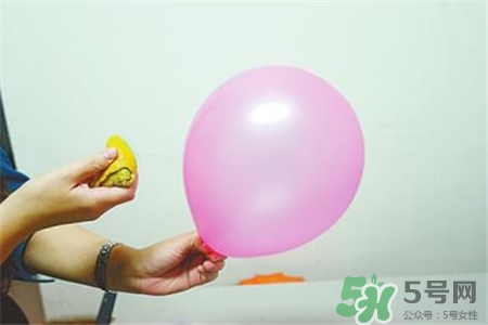 氣球碰到橘子汁會爆炸嗎?氣球碰到橙汁為什么會爆炸?