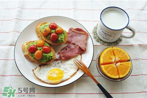 吃完橙子可以喝牛奶嗎？吃完橙子多久能喝牛奶？