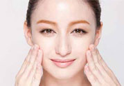臉上脫皮是缺什么？臉上脫皮是什么原因？