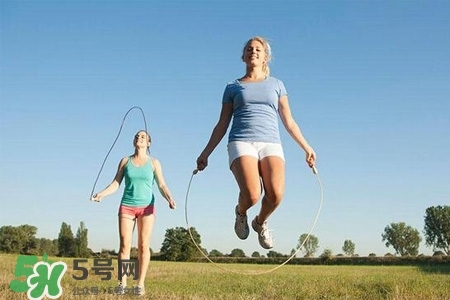 冬天跳繩可以減肥嗎？冬季跳繩瘦身的正確方法