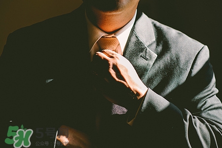 矮個子穿西裝好看嗎?矮個子穿西裝應(yīng)該注意的5點