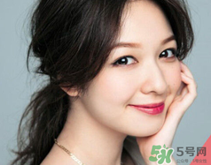 嘴巴大適合什么顏色的口紅？嘴巴大怎么涂口紅好看？