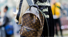 女雙肩包什么牌子的好？女雙肩包哪個牌子好看？