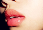 嘴巴大適合什么顏色的口紅？嘴巴大怎么涂口紅好看？