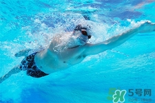 腰間盤突出可以游泳嗎？游泳能治療腰間盤突出嗎？