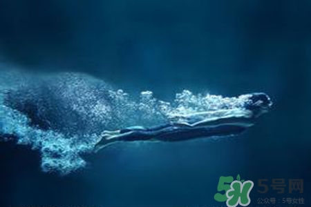 腰間盤突出可以游泳嗎？游泳能治療腰間盤突出嗎？