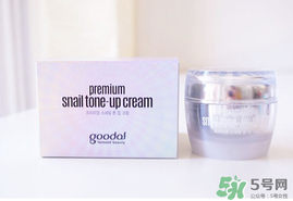 長痘痘可以用素顏霜嗎？素顏霜適合痘痘肌嗎？