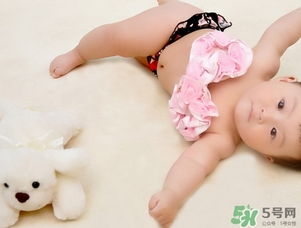 新生兒多久洗一次澡？新生兒洗澡溫度多少度合適？