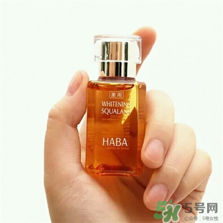 美容油用在護膚第幾步?美容油和精華液的區(qū)別 美容油用在護膚第幾步?美容油和精華液的區(qū)別