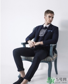 年會男士穿什么？公司年會男生穿衣搭配