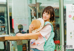 埋線(xiàn)雙眼皮需要拆線(xiàn)嗎？埋線(xiàn)雙眼皮怎么拆線(xiàn)