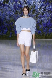 年會穿什么鞋子？公司年會女生鞋子搭配