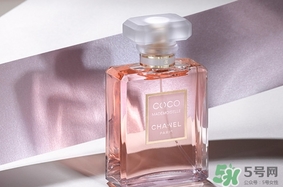 香奈兒黑coco香水和白coco香水哪個好？香奈兒黑可可和白可可選擇