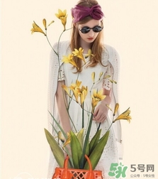 參加別人生日可以穿紅色的衣服嗎？參加生日穿什么衣服？