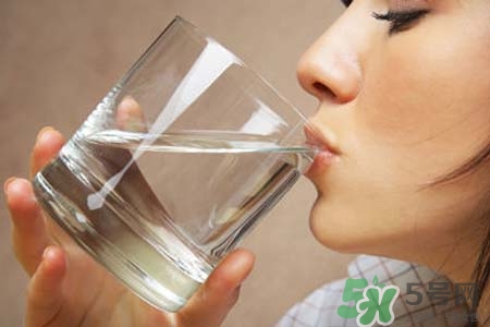 霧霾天為什么要多喝水？霧霾天要喝多少水才健康？