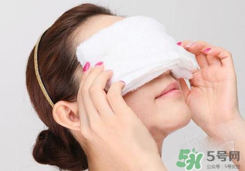 眼皮跳是冷敷還是熱敷？眼皮跳怎么辦？