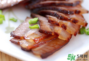 腌肉一斤放多少鹽？腌肉用什么鹽？