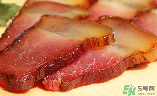 腌咸肉一斤肉放多少鹽？腌咸肉一斤肉放鹽比例